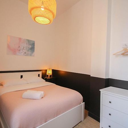 ליל 2-Bedroom Flat + Private Car Park. מראה חיצוני תמונה