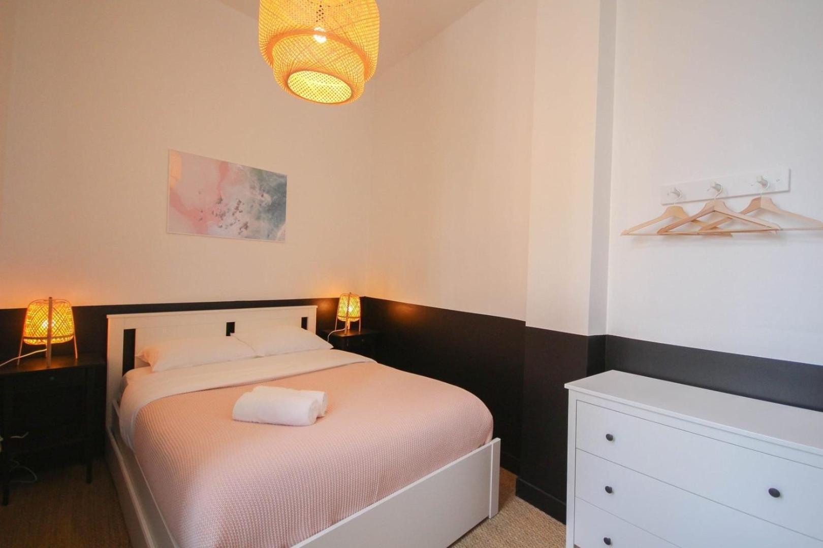 ליל 2-Bedroom Flat + Private Car Park. מראה חיצוני תמונה