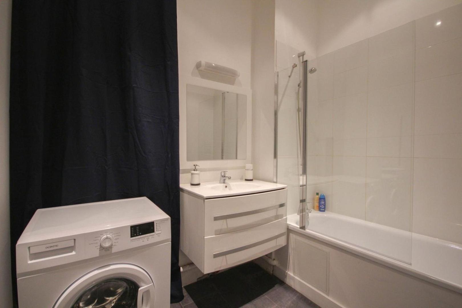 ליל 2-Bedroom Flat + Private Car Park. מראה חיצוני תמונה