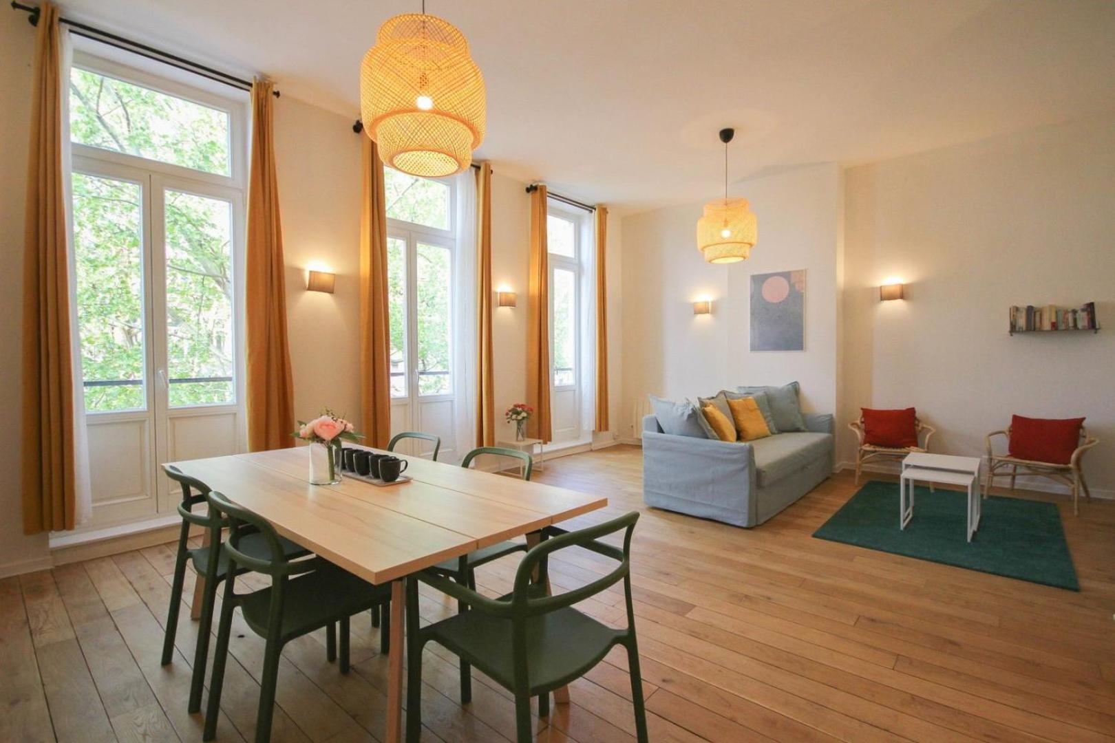 ליל 2-Bedroom Flat + Private Car Park. מראה חיצוני תמונה